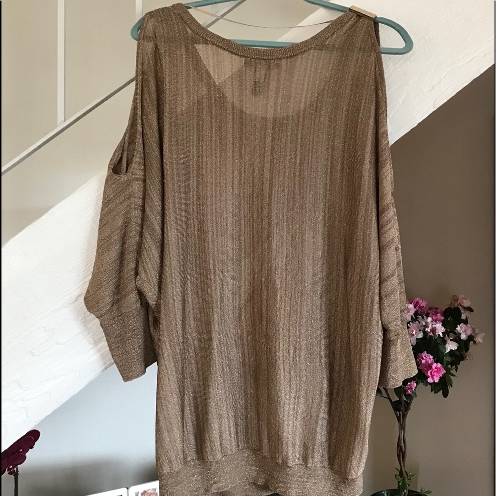 NWOT. Golden sweater - Picture 2 of 7